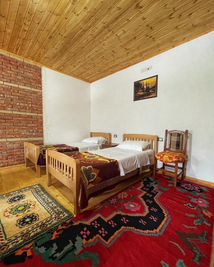 Guest House Rrashkadoli เธทธ์ ภายนอก รูปภาพ