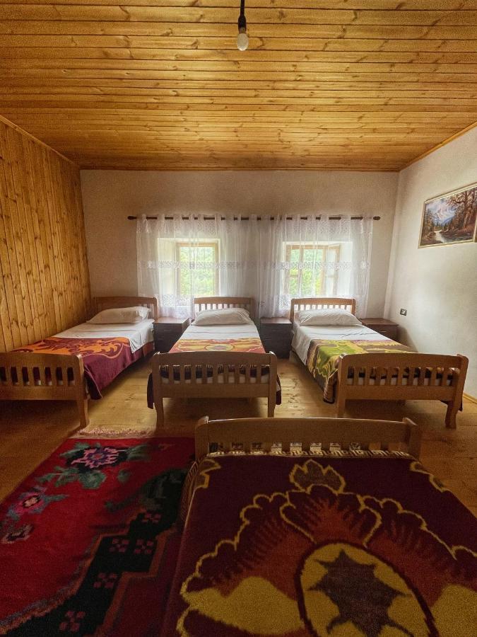 Guest House Rrashkadoli เธทธ์ ภายนอก รูปภาพ