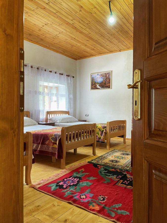 Guest House Rrashkadoli เธทธ์ ภายนอก รูปภาพ