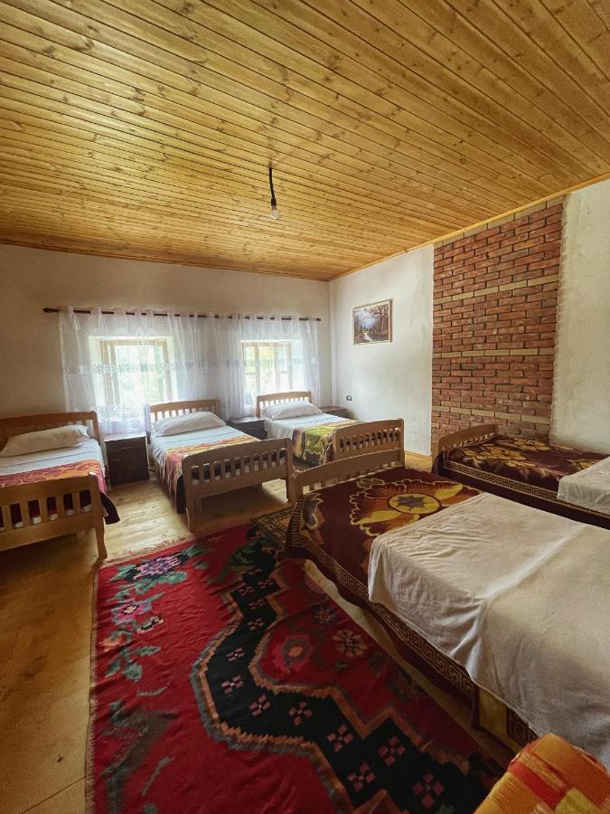 Guest House Rrashkadoli เธทธ์ ภายนอก รูปภาพ